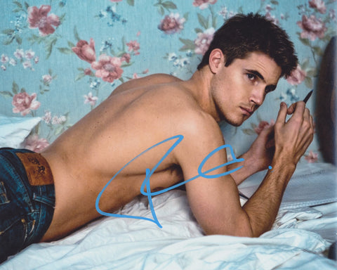 ROBBIE AMELL SIGNED 8X10 PHOTO 13