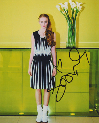 SOPHIE TURNER SIGNED 8X10 PHOTO 6