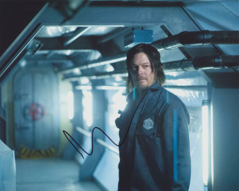 NORMAN REEDUS SIGNED AIR 8X10 PHOTO