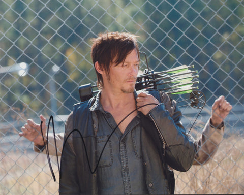 NORMAN REEDUS SIGNED THE WALKING DEAD 8X10 PHOTO 2