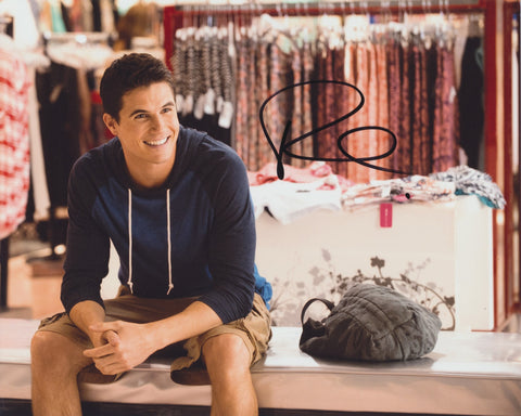 ROBBIE AMELL SIGNED THE DUFF 8X10 PHOTO 3