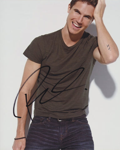 ROBBIE AMELL SIGNED 8X10 PHOTO