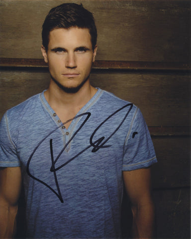 ROBBIE AMELL SIGNED 8X10 PHOTO 3