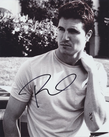 ROBBIE AMELL SIGNED 8X10 PHOTO 5