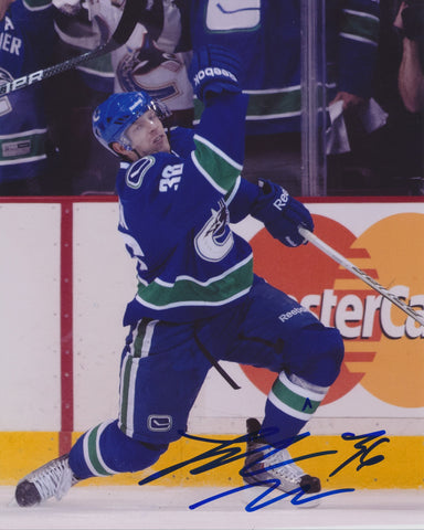 JANNIK HANSEN SIGNED VANCOUVER CANUCKS 8X10 PHOTO 2