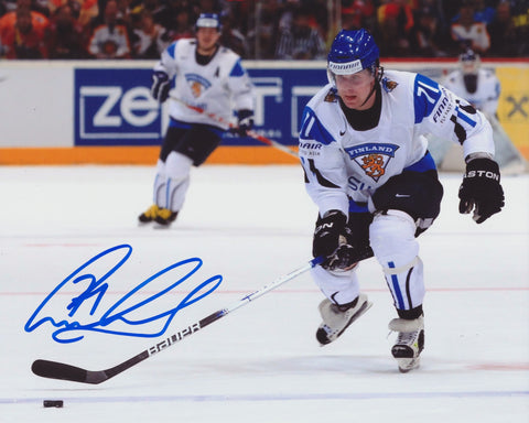 LEO KOMAROV SIGNED TEAM FINLAND 8X10 PHOTO