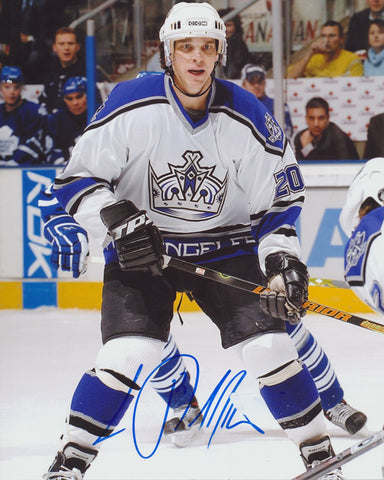 LUC ROBITAILLE SIGNED LOS ANGELES KINGS 8X10 PHOTO