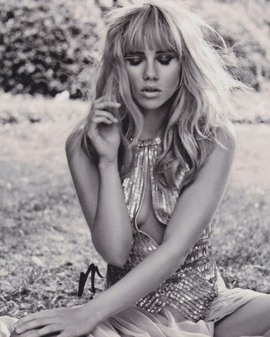 SUKI WATERHOUSE SIGNED 8X10 PHOTO