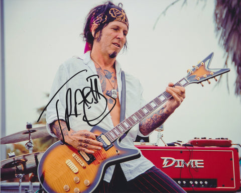 TRACII GUNS SIGNED L.A. GUNS 8X10 PHOTO