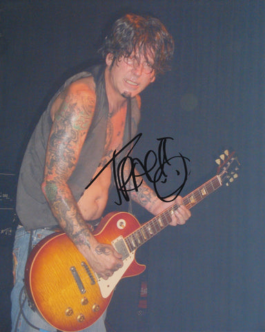 TRACII GUNS SIGNED L.A. GUNS 8X10 PHOTO 2