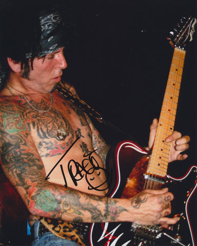 TRACII GUNS SIGNED L.A. GUNS 8X10 PHOTO 4