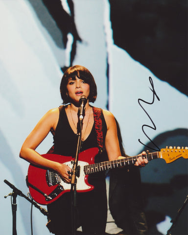 NORAH JONES SIGNED 8X10 PHOTO