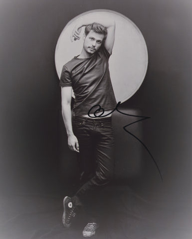MATTHEW GREY GUBLER SIGNED 8X10 PHOTO