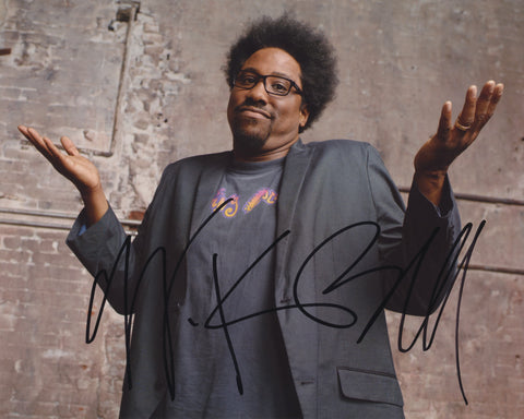 W KAMAU BELL SIGNED TOTALLY BIASED 8X10 PHOTO