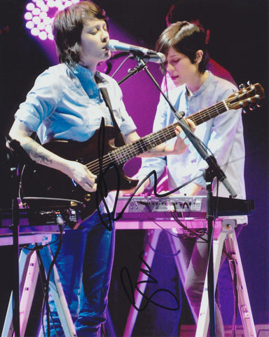 TEGAN AND SARA SIGNED 8X10 PHOTO 18