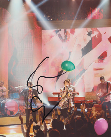 TEGAN AND SARA SIGNED 8X10 PHOTO 19