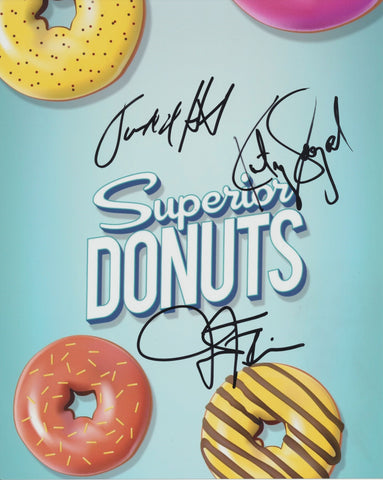 KATEY SAGAL JUDD HIRSCH & JERMAINE FOWLER SIGNED SUPERIOR DONUTS 8X10 PHOTO