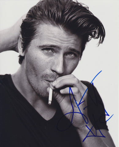 GARRETT HEDLUND SIGNED 8X10 PHOTO 2