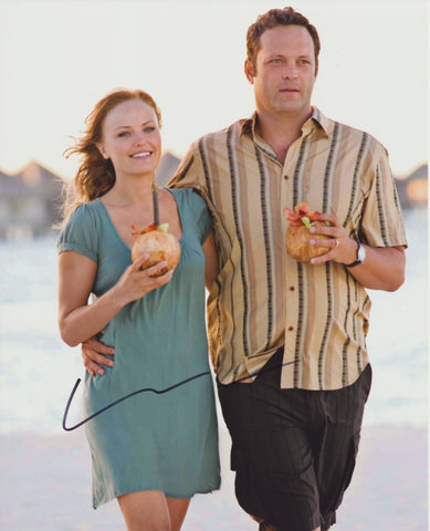 VINCE VAUGHN SIGNED COUPLES RETREAT 8X10 PHOTO