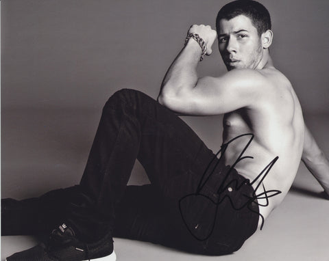 NICK JONAS SIGNED 8X10 PHOTO 5