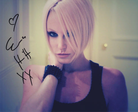 EMMA HEWITT SIGNED 8X10 PHOTO 3