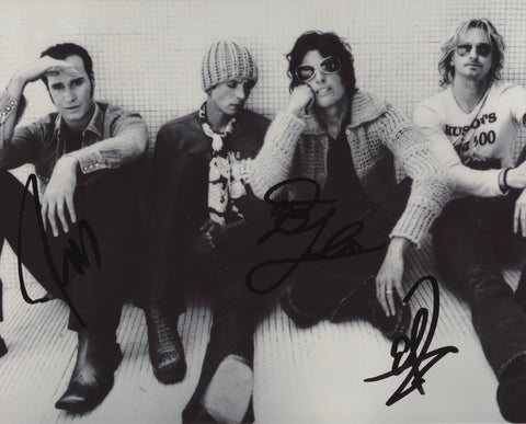 STONE TEMPLE PILOTS SIGNED 8X10 PHOTO