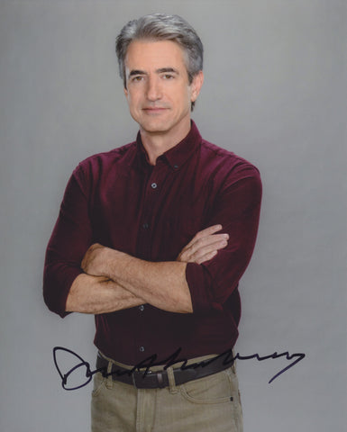 DERMOT MULRONEY SIGNED CHRISTMAS TRAIN 8X10 PHOTO
