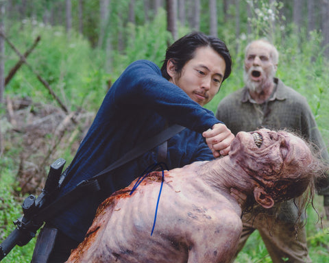 STEVEN YEUN SIGNED THE WALKING DEAD 8X10 PHOTO