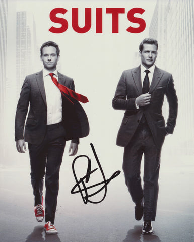 PATRICK J ADAMS SIGNED SUITS 8X10 PHOTO