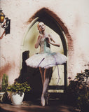 ELLE FANNING SIGNED 8X10 PHOTO