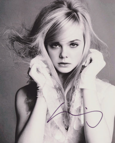 ELLE FANNING SIGNED 8X10 PHOTO 2