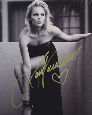 LAURA VANDERVOORT SIGNED 8X10 PHOTO 4