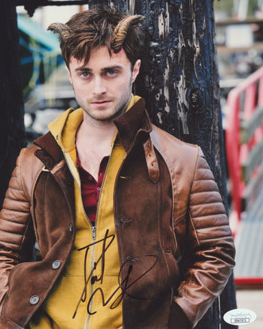 DANIEL RADCLIFFE SIGNED HORNS 8X10 PHOTO JSA