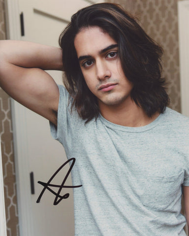 AVAN JOGIA SIGNED 8X10 PHOTO 2