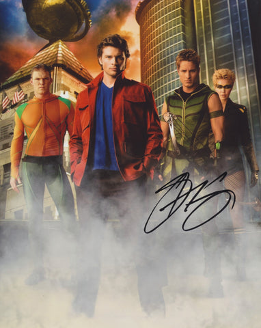 JUSTIN HARTLEY SIGNED SMALLVILLE 8X10 PHOTO 2