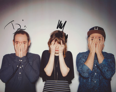 CHVRCHES SIGNED 8X10 PHOTO 6