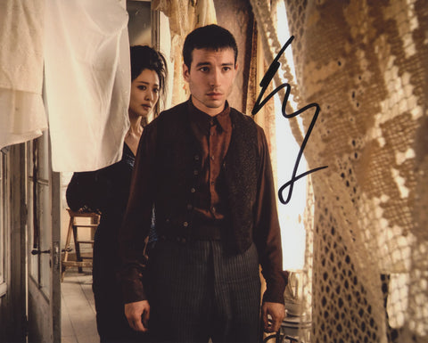 EZRA MILLER SIGNED FANTASTIC BEASTS 8X10 PHOTO