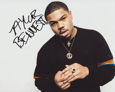 TAYLOR BENNETT SIGNED 8X10 PHOTO