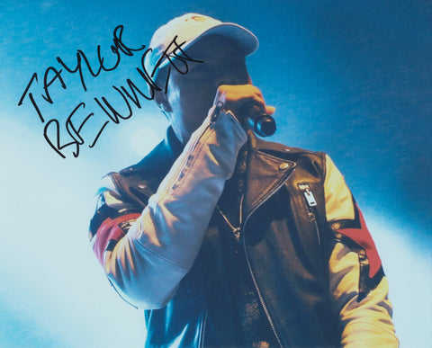 TAYLOR BENNETT SIGNED 8X10 PHOTO 4