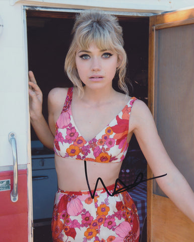 IMOGEN POOTS SIGNED 8X10 PHOTO