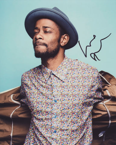 LAKEITH STANFIELD SIGNED 8X10 PHOTO