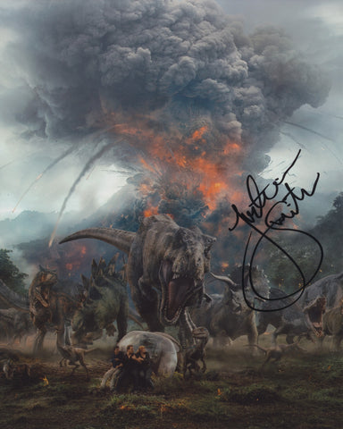 JUSTICE SMITH SIGNED JURASSIC WORLD: FALLEN KINGDOM 8X10 PHOTO