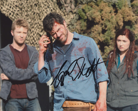 TOM EVERETT SCOTT SIGNED Z NATION 8X10 PHOTO