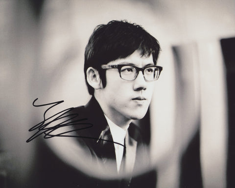 HAOCHEN ZHANG SIGNED CLASSICAL PIANIST 8X10 PHOTO 5