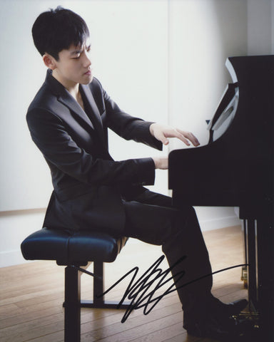 HAOCHEN ZHANG SIGNED CLASSICAL PIANIST 8X10 PHOTO 6