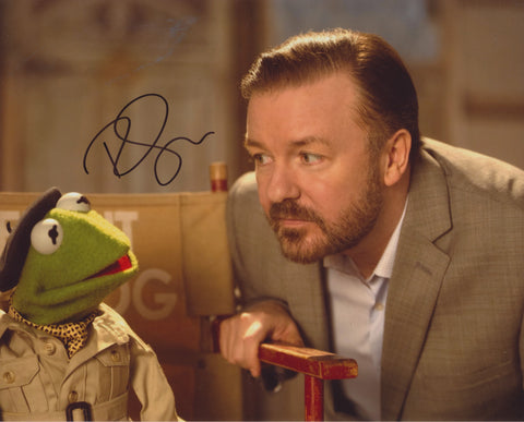 RICKY GERVAIS SIGNED MUPPETS MOST WANTED 8X10 PHOTO