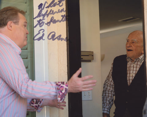 ED ASNER SIGNED MODERN FAMILY 8X10 PHOTO