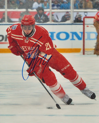 TOMAS TATAR SIGNED DETROIT RED WINGS 8X10 PHOTO