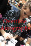 HAILEE STEINFELD SIGNED 8X10 PHOTO 8