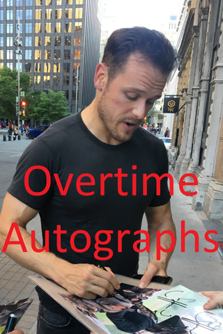 HWC Trading FR A4 Sam Heughan Outlander Geschenke Gedrucktes Signiertes Autogramm Foto für Fans von Fernsehshows - A4 Framed HWC Trading FR A4 Sam Heughan Outlander Geschenke Gedrucktes Signiertes Autogramm Foto für Fans von Fernsehshows - A4 Framed